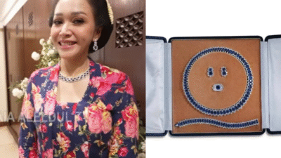 Kilau Blue Sapphire Maia Estianty Saat Siraman Al Ghazali