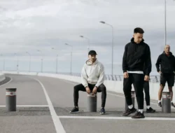 Gaya Streetwear 2025 untuk Anak Muda Outfit Simpel Minimalis