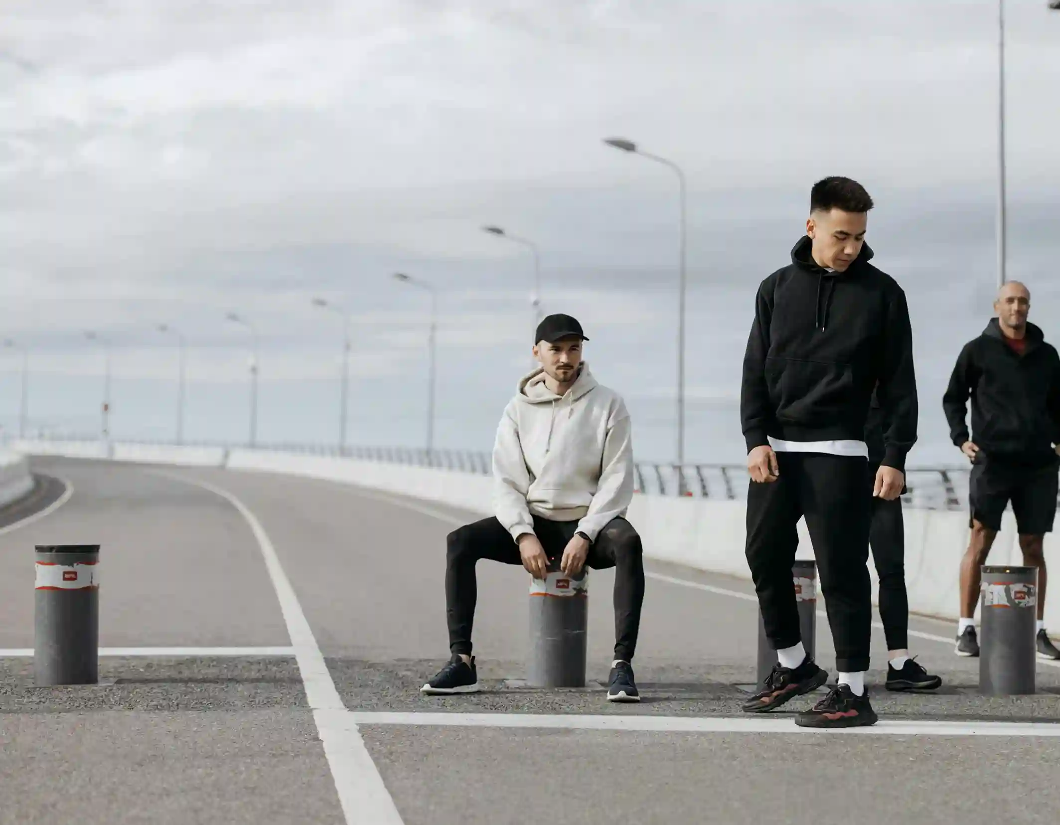 Gaya Streetwear 2025 untuk Anak Muda Outfit Simpel Minimalis