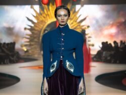 Ada Wayang dan Batik dengan Sentuhan Surealisme di Busana Couture