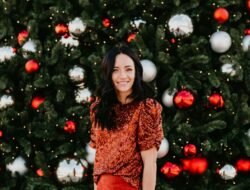 Baju Malam Natal, Apakah Harus Pakai Warna Merah dan Hijau?