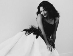 Olivia Dean Memukau dengan Gaun Chanel di Grammy Awards 2026