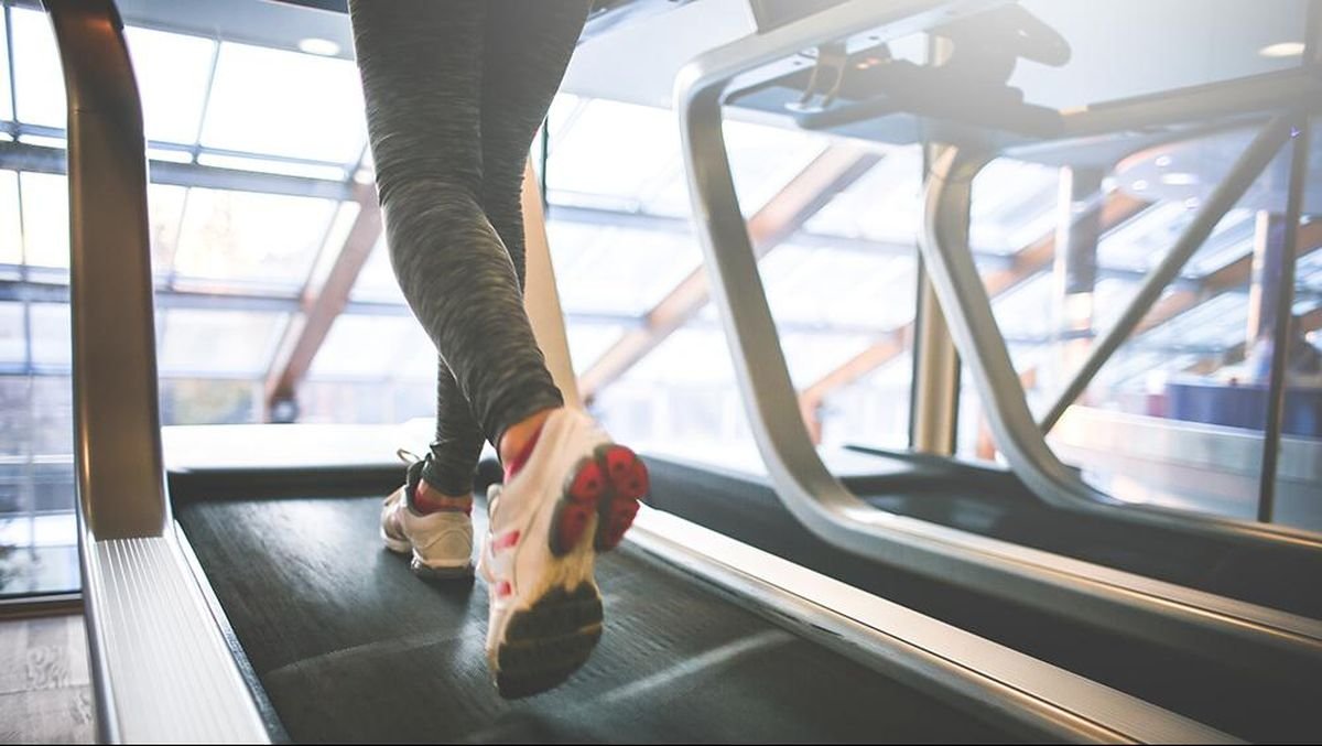 jalan kaki treadmill vs luar