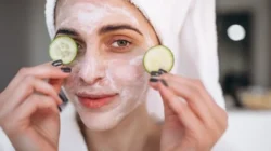masker timun di rumah