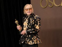 Amy Madigan Cetak Rekor di Oscars 2026, Penampilannya Jadi Sorotan
