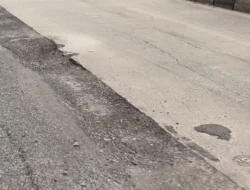 Lubang di Jl MT Haryono Bikin Pemotor Terjungkal, Dagu dan Dahi Robek