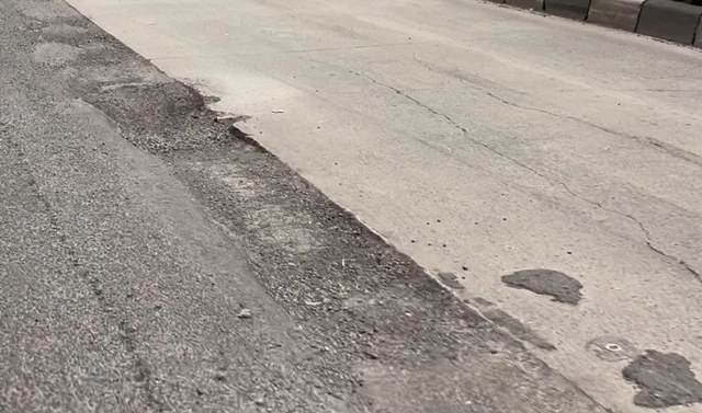 Lubang di Jl MT Haryono