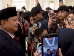 Prabowo beri kans kuliah untuk siswi Nias Belajar serius, tunda pacaran