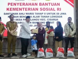 Bantuan Tahap II Cisarua Waka DPR Cucun Serahkan Santunan ke Ahli Waris