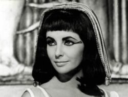Gaya Ikonik Elizabeth Taylor Hidup Lagi di Video Musik Taylor Swift