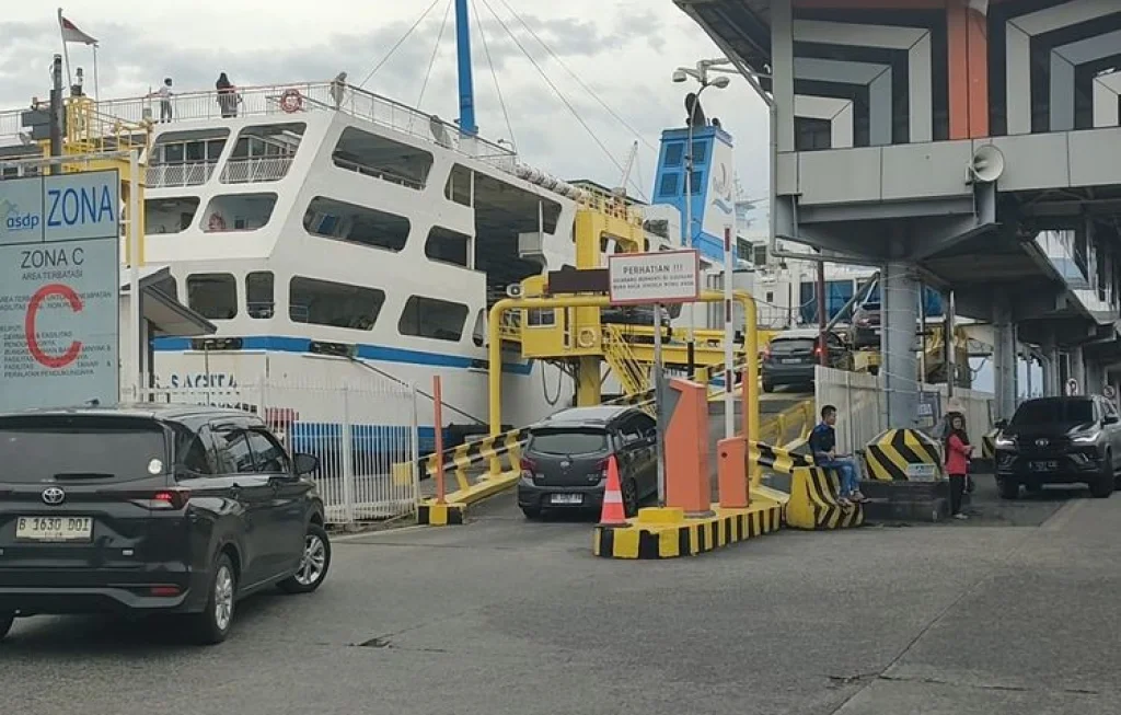 Kapal Menganggur di Merak
