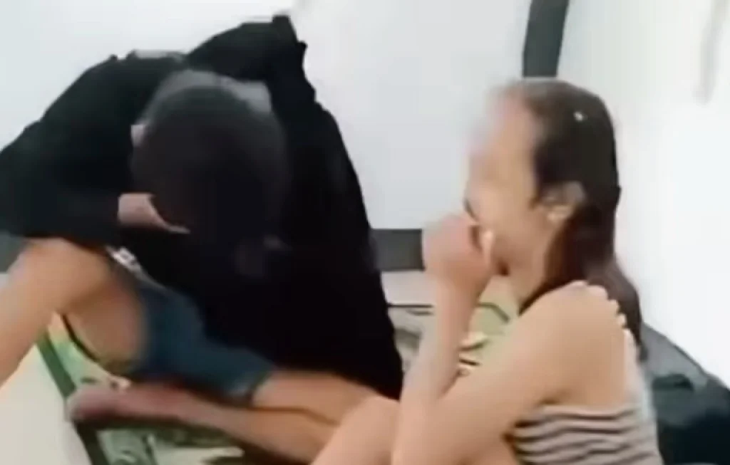 sejoli tidur di musala