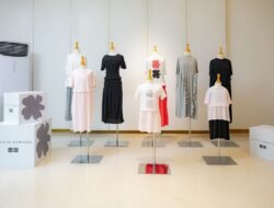 Cecilie Bahnsen Bawa Couture Feminin ke Koleksi Uniqlo Terbaru