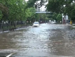 Banjir Depok 70 cm Perumahan Tergenang, Warga Bernafas Lega