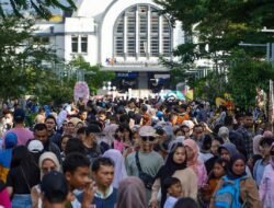 Libur Beruntun, Warga Isi Akhir Pekan Dengan Ibadah dan Wisata