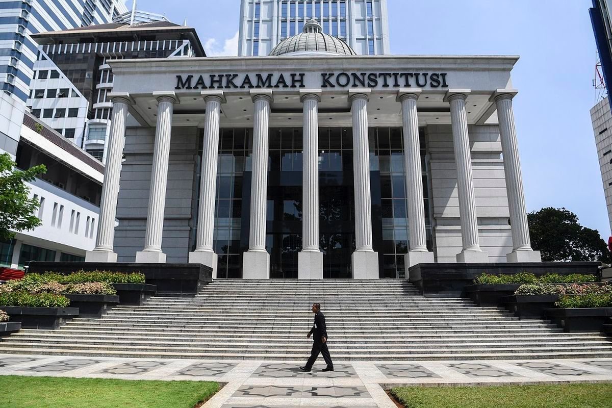 Pasal suami cari materi