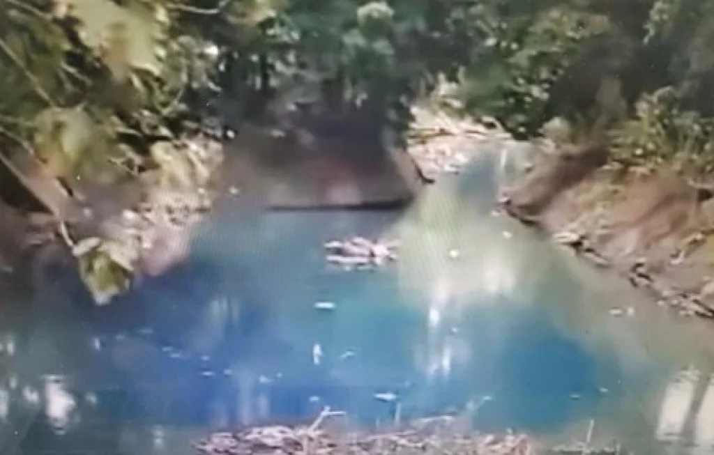 Air Kali Rawalumbu Biru