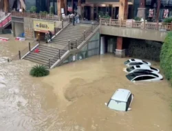 Banjir Duyun China Jalan Tenggelam, Ratusan Mobil Terendam, Evakuasi