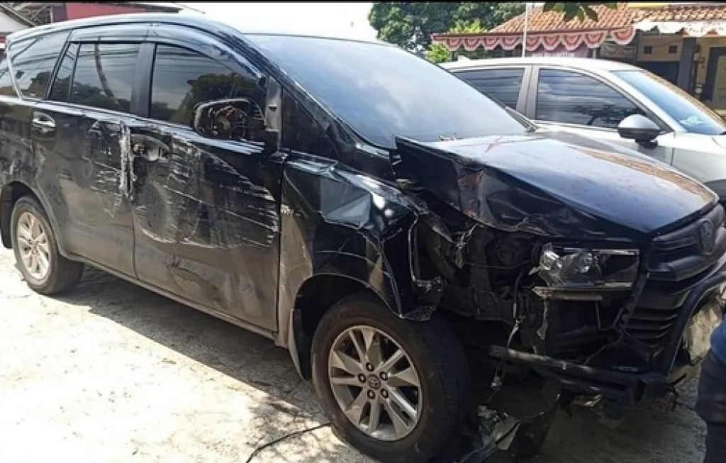 Kepala Dinas Tabrak Siswa