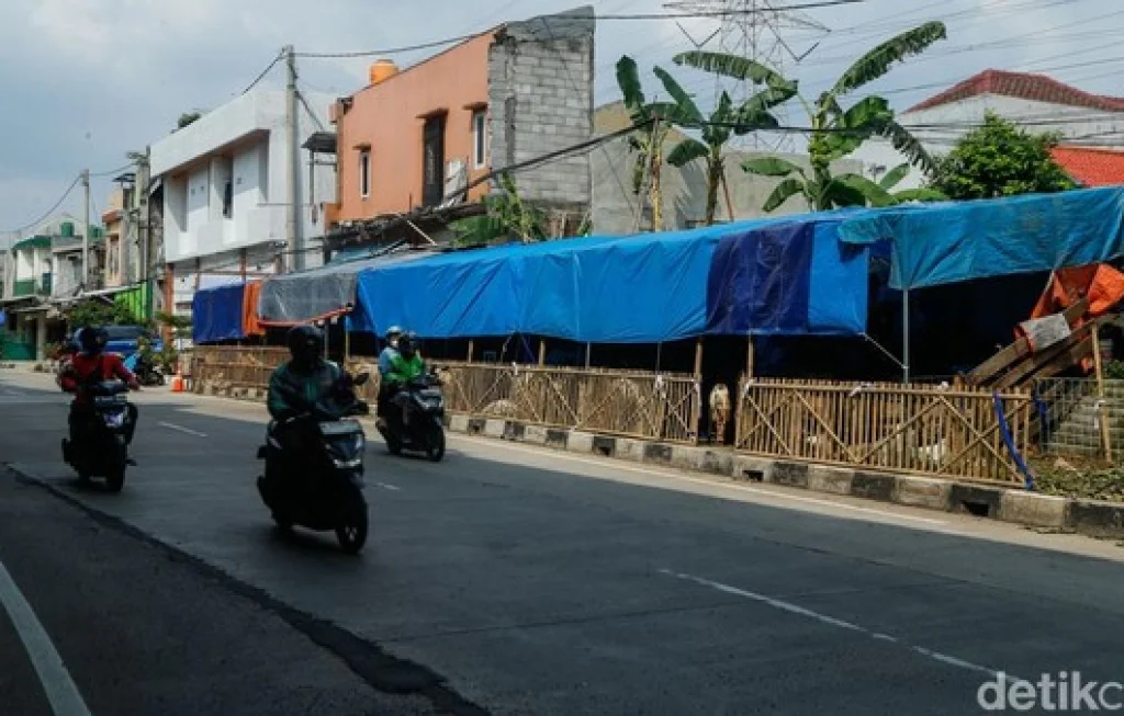Trotoar Dicaplok Penjual Kurban