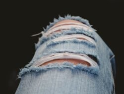Madonna Pakai Jeans Sobek Lagi, Gaya 1980an Kembali Jadi Sorotan